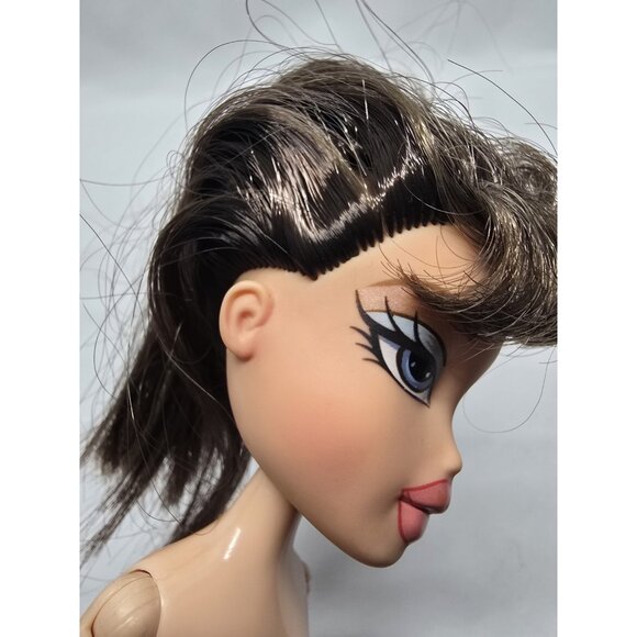 MGA BRATZ Style It Dana Doll- Nude - Picture 9 of 9